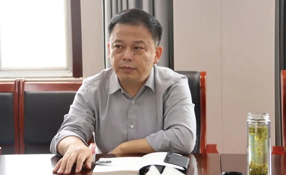 李曉東到紅旗煤礦督導(dǎo)檢查“三節(jié)一會(huì)”前煤礦安全工作1